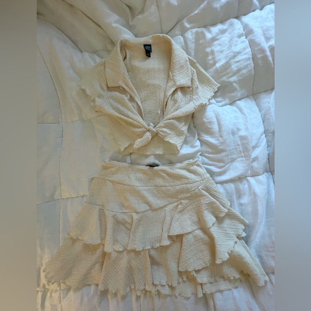 Wild Fable 2 piece cream skirt and tie top set